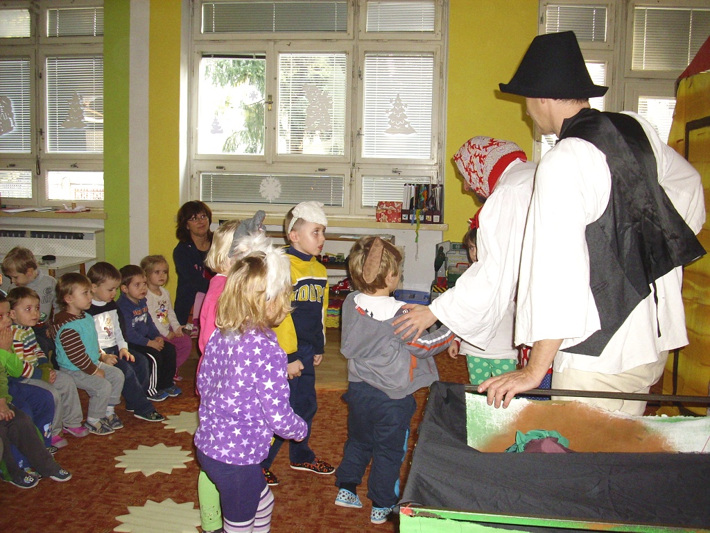 Fotogaléria Divadlo - Ako dedko sadil repu (4) Divadlo - Ako dedko sadil repu